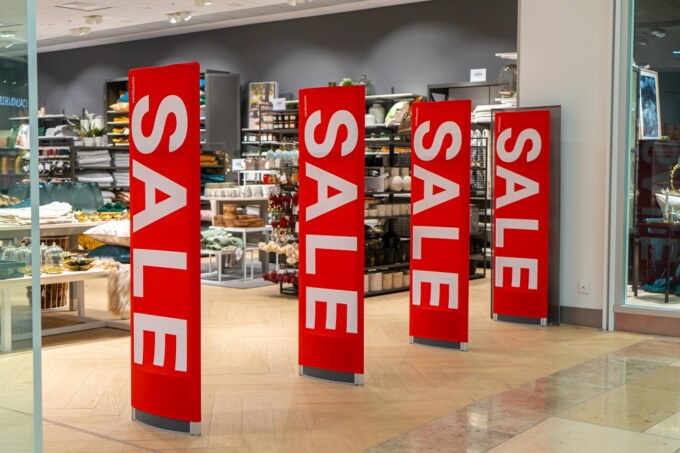 Największe wyprzedaże w sklepach – kiedy są?