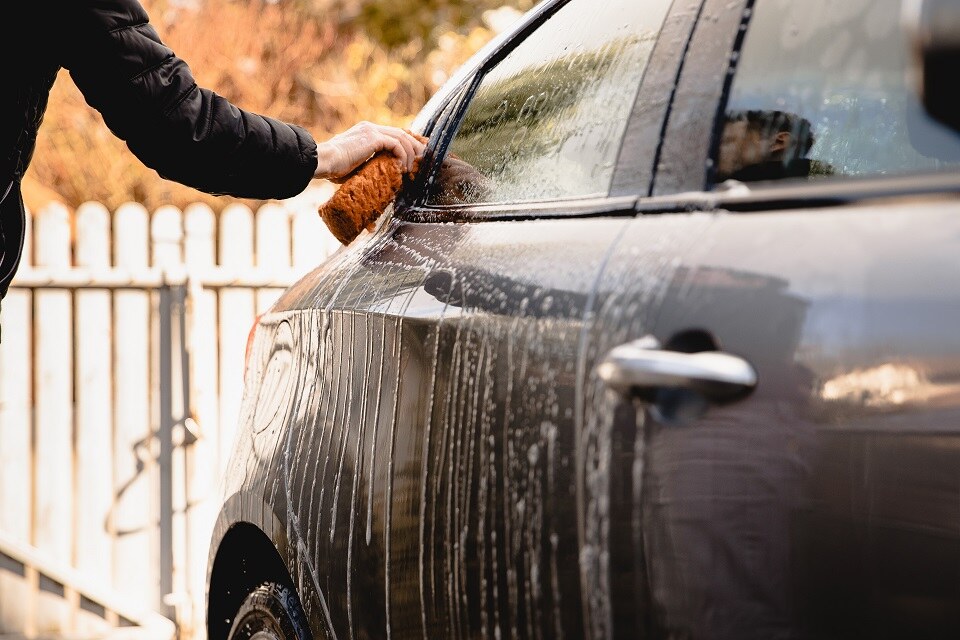 Zestawy do mycia samochodu? Co musisz mieć?